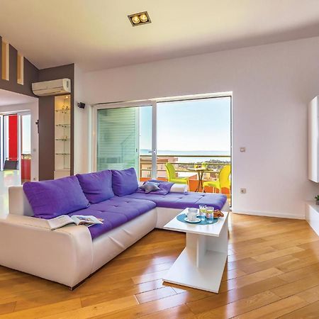 Lovely Apartment In Makarska With Kitchenette Eksteriør billede