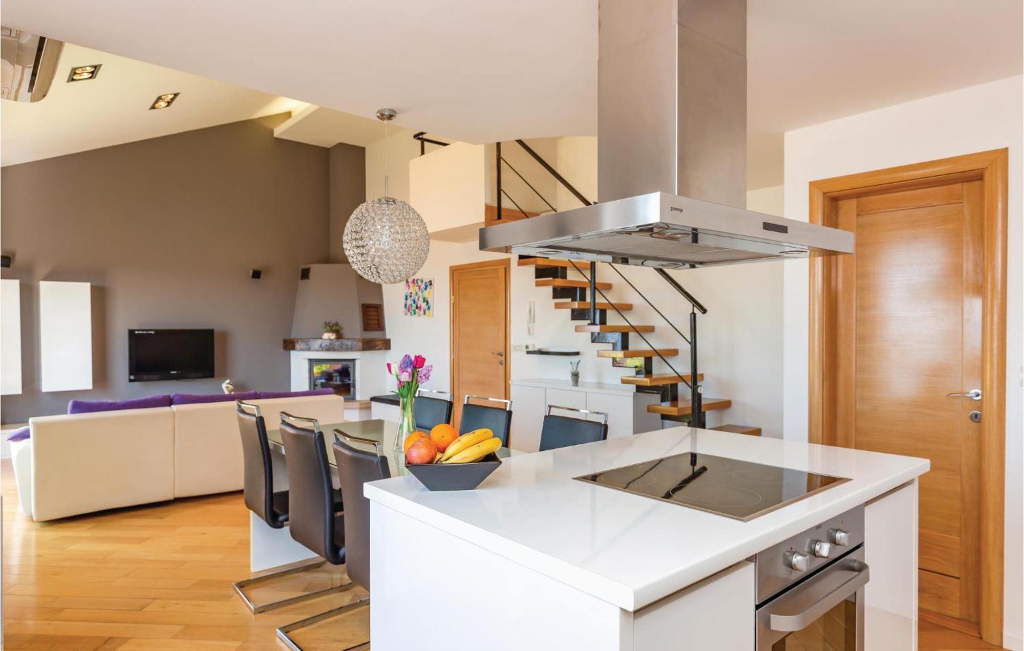 Lovely Apartment In Makarska With Kitchenette Eksteriør billede