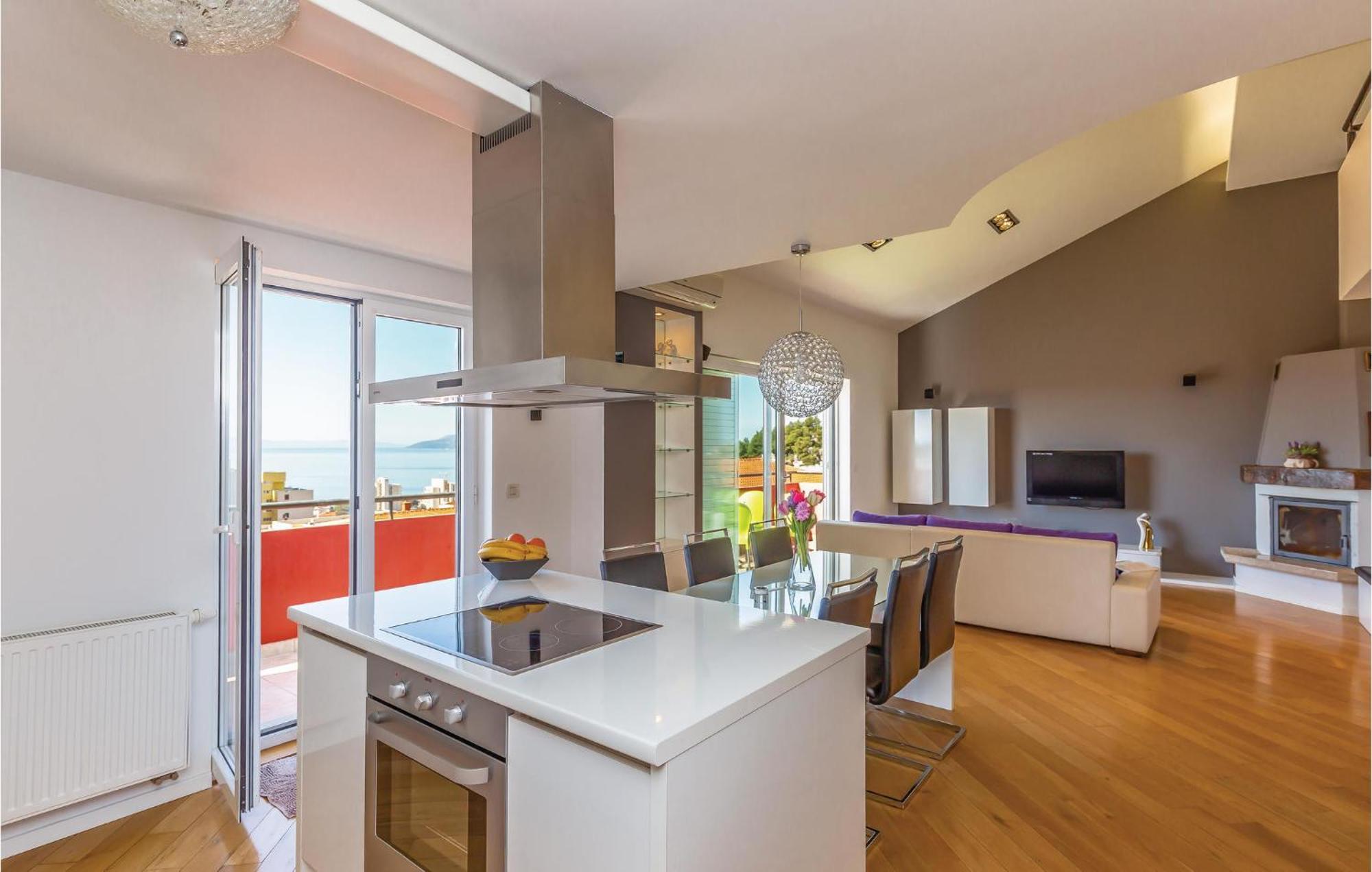Lovely Apartment In Makarska With Kitchenette Eksteriør billede
