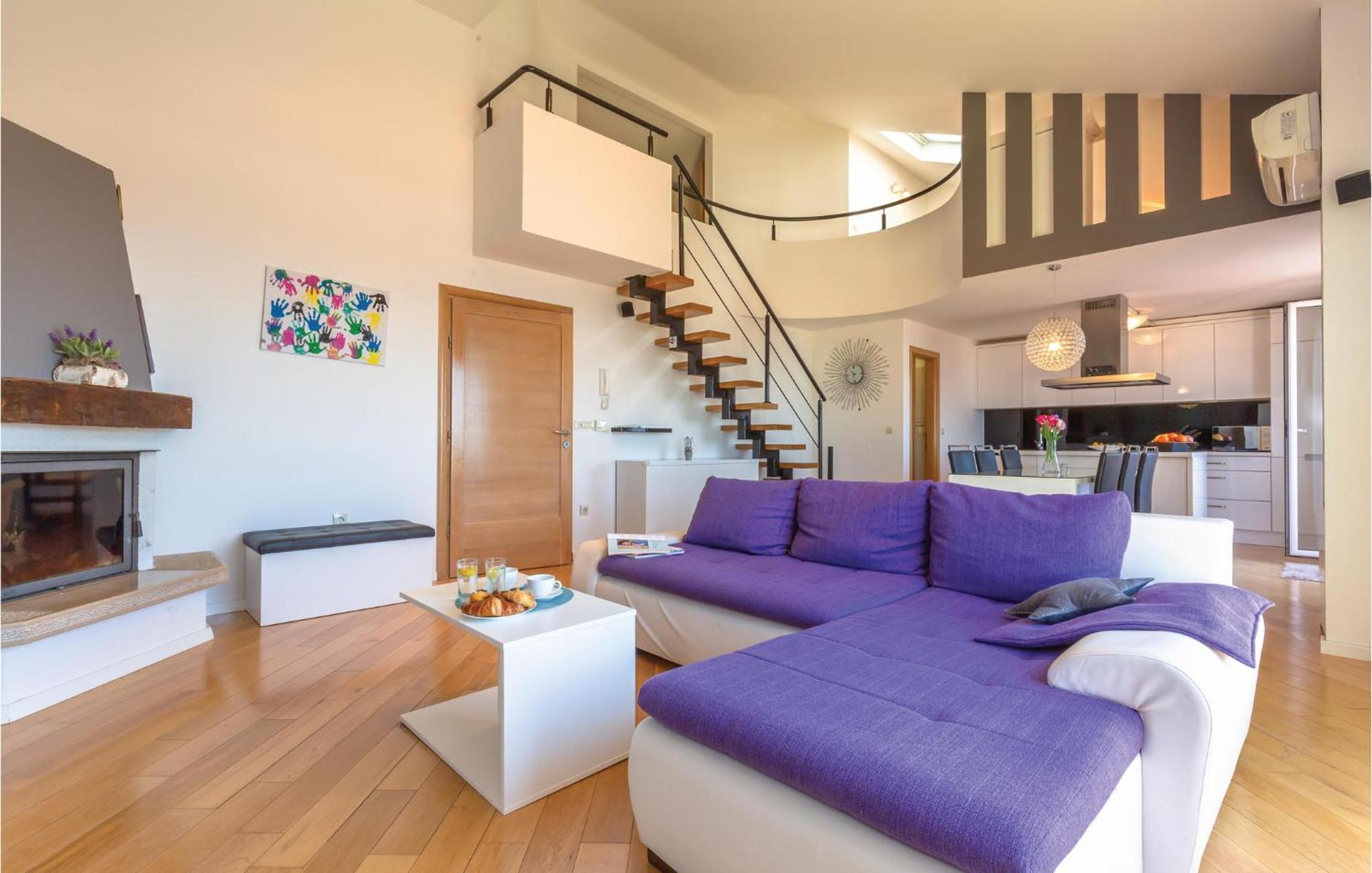 Lovely Apartment In Makarska With Kitchenette Eksteriør billede