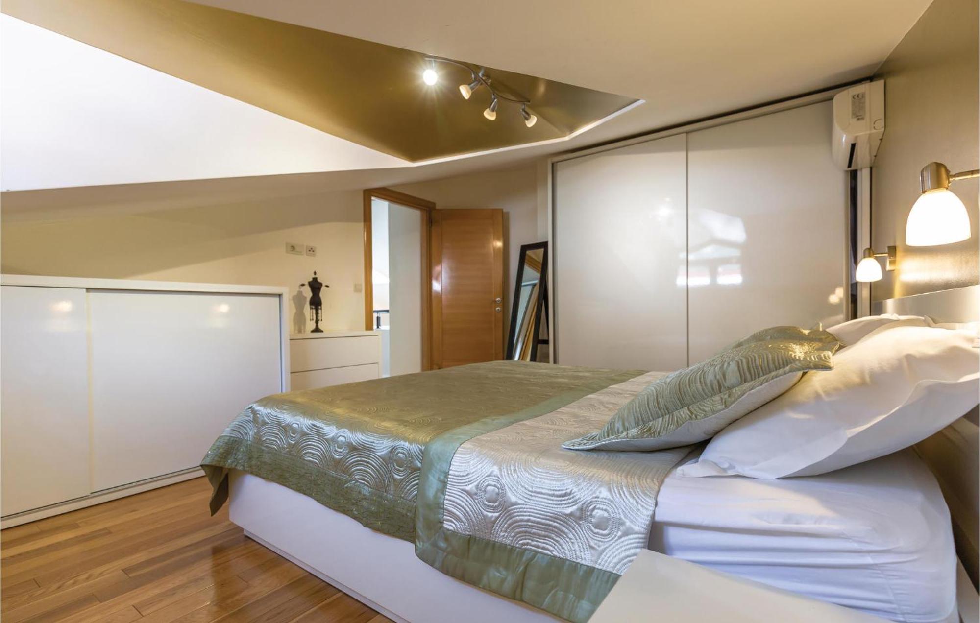 Lovely Apartment In Makarska With Kitchenette Eksteriør billede