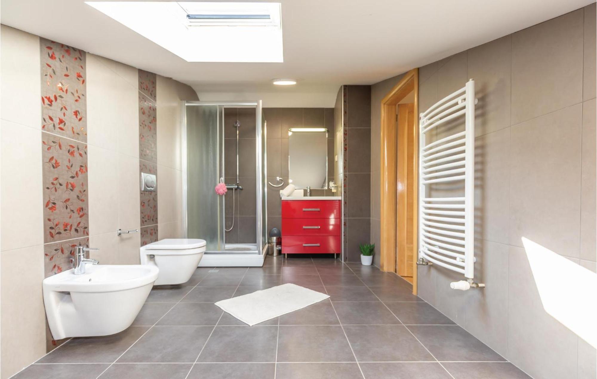 Lovely Apartment In Makarska With Kitchenette Eksteriør billede