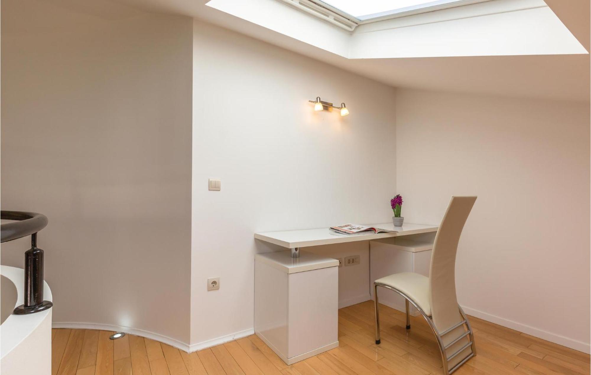 Lovely Apartment In Makarska With Kitchenette Eksteriør billede