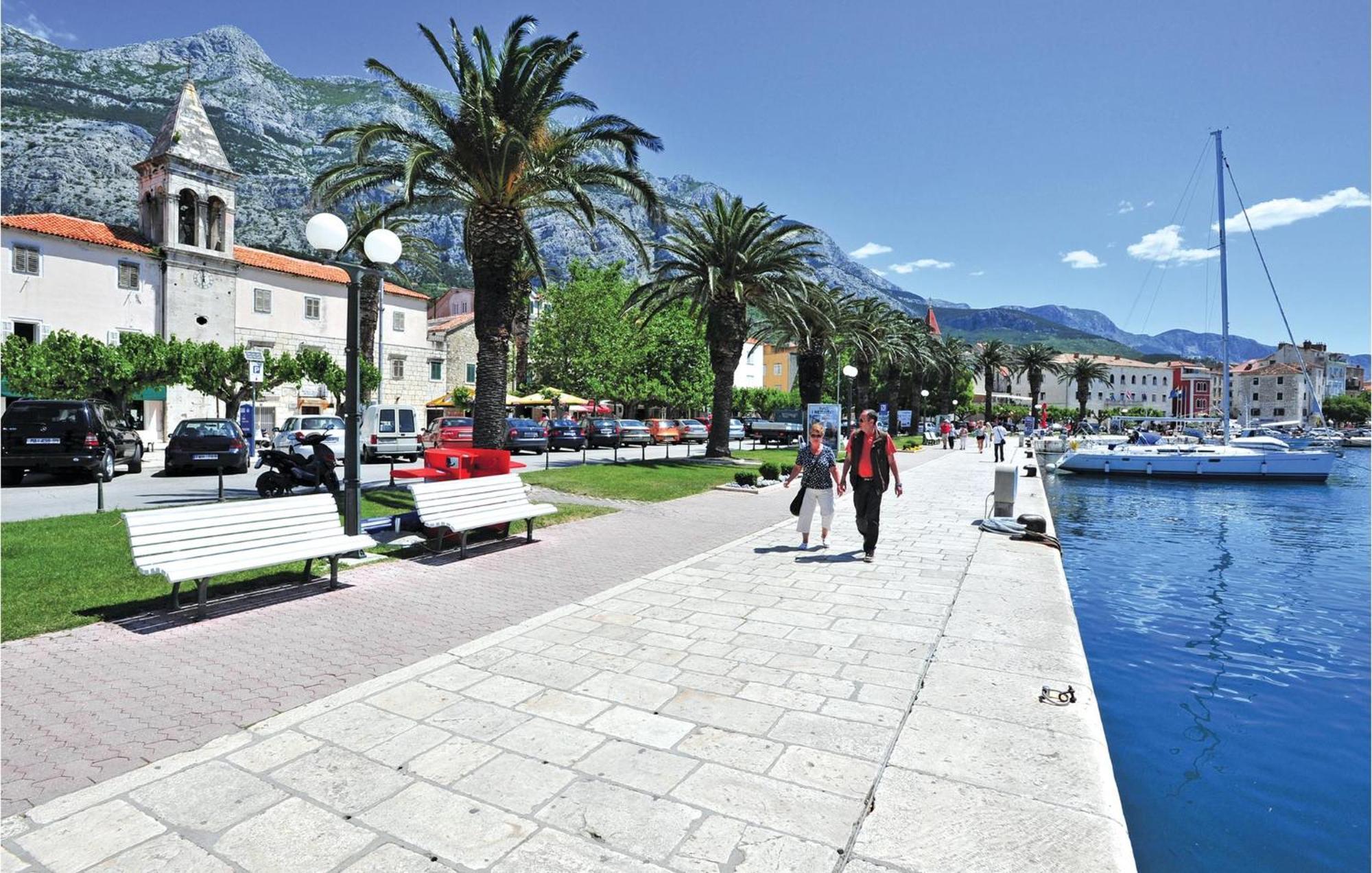 Lovely Apartment In Makarska With Kitchenette Eksteriør billede