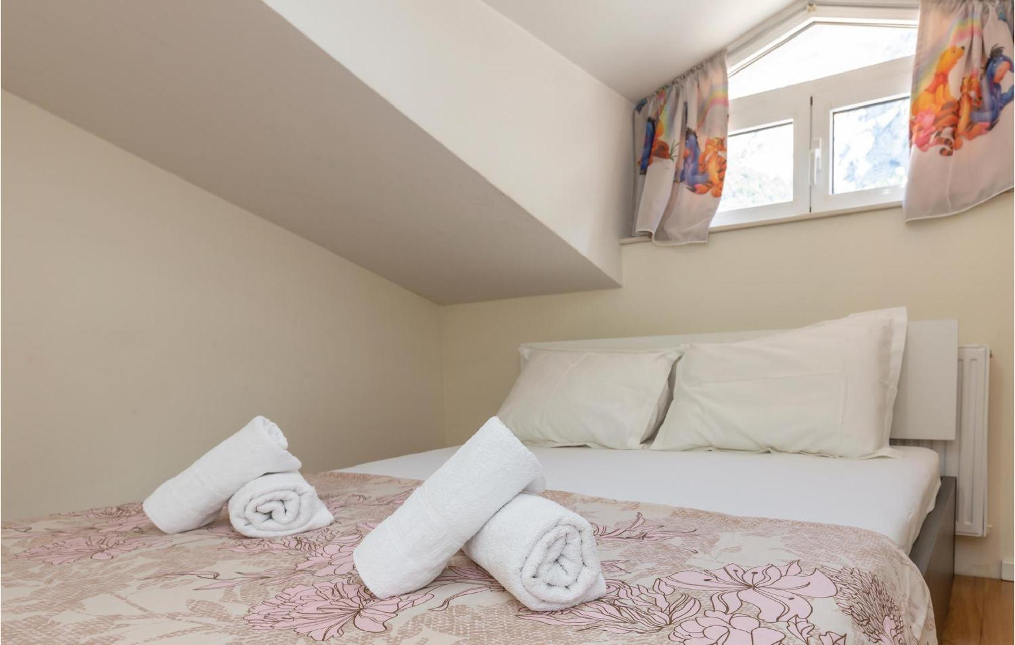 Lovely Apartment In Makarska With Kitchenette Eksteriør billede