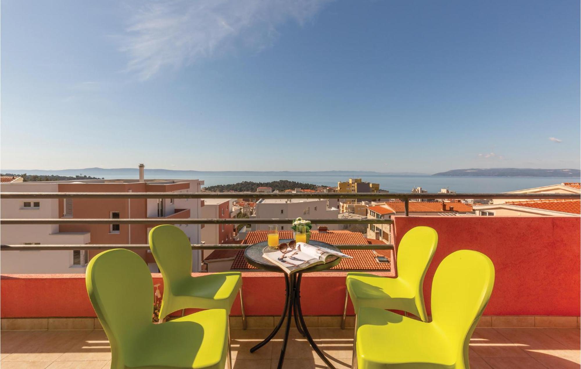 Lovely Apartment In Makarska With Kitchenette Eksteriør billede