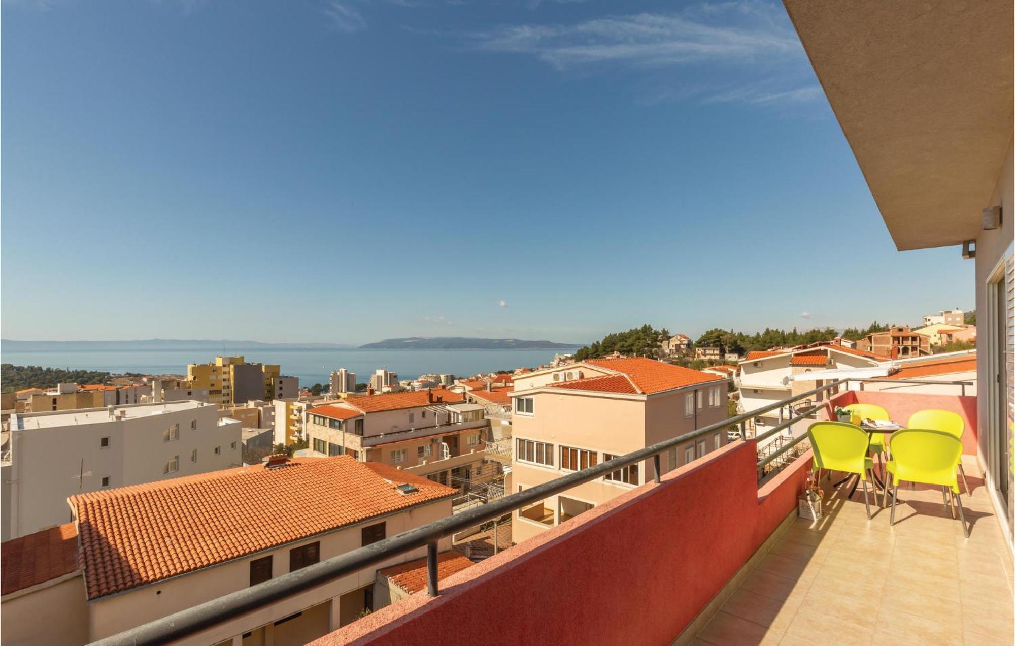 Lovely Apartment In Makarska With Kitchenette Eksteriør billede